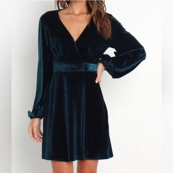 Petal & Pup green velvet v-neck long sleeve wrap dress - Picture 8 of 8